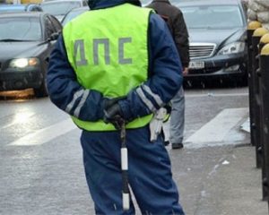 Агрессивная автоледи в Петербурге поколотила сотрудника ГИБДД